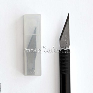 Скальпель (макетный нож) с набором лезвий, эконом.